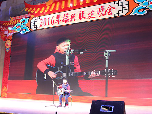 弹唱表演